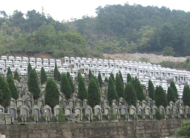 重庆仙女山公墓位于重庆市九龙坡区华新村,距市区二十公里,交通极为